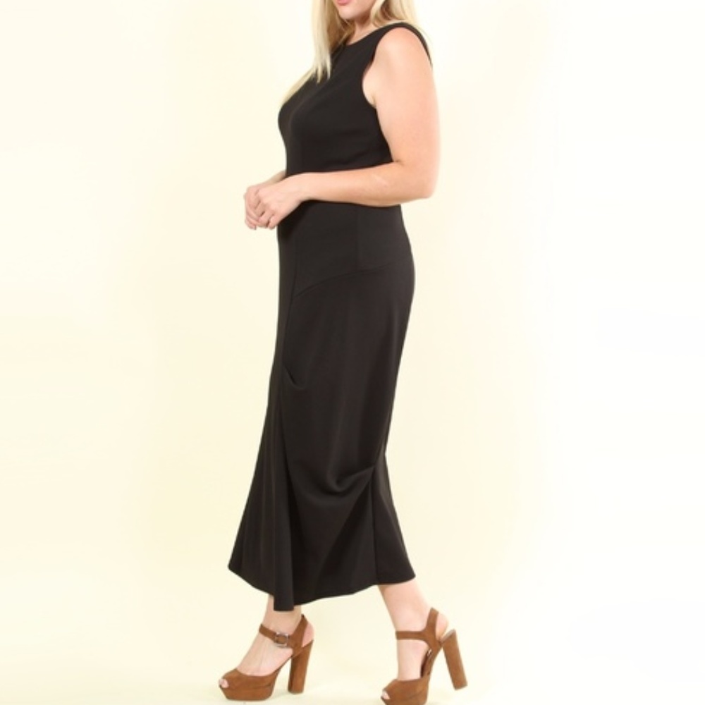 Plus Size Black Ruched Sides Sleeveless Maxi Dress - Picture 4 of 5